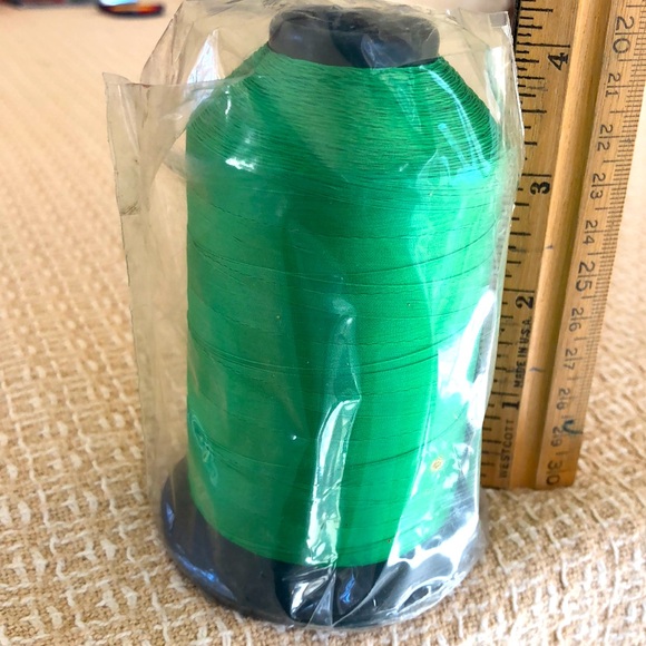 NIP Kelly Green large nylon thread spool - Picture 2 of 13